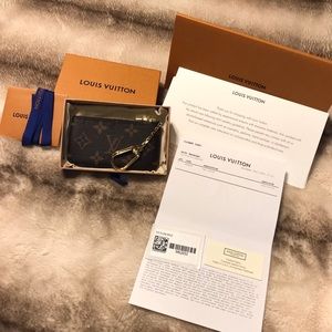 NEW LOUIS VUITTON KEY POUCH / KEY CLES